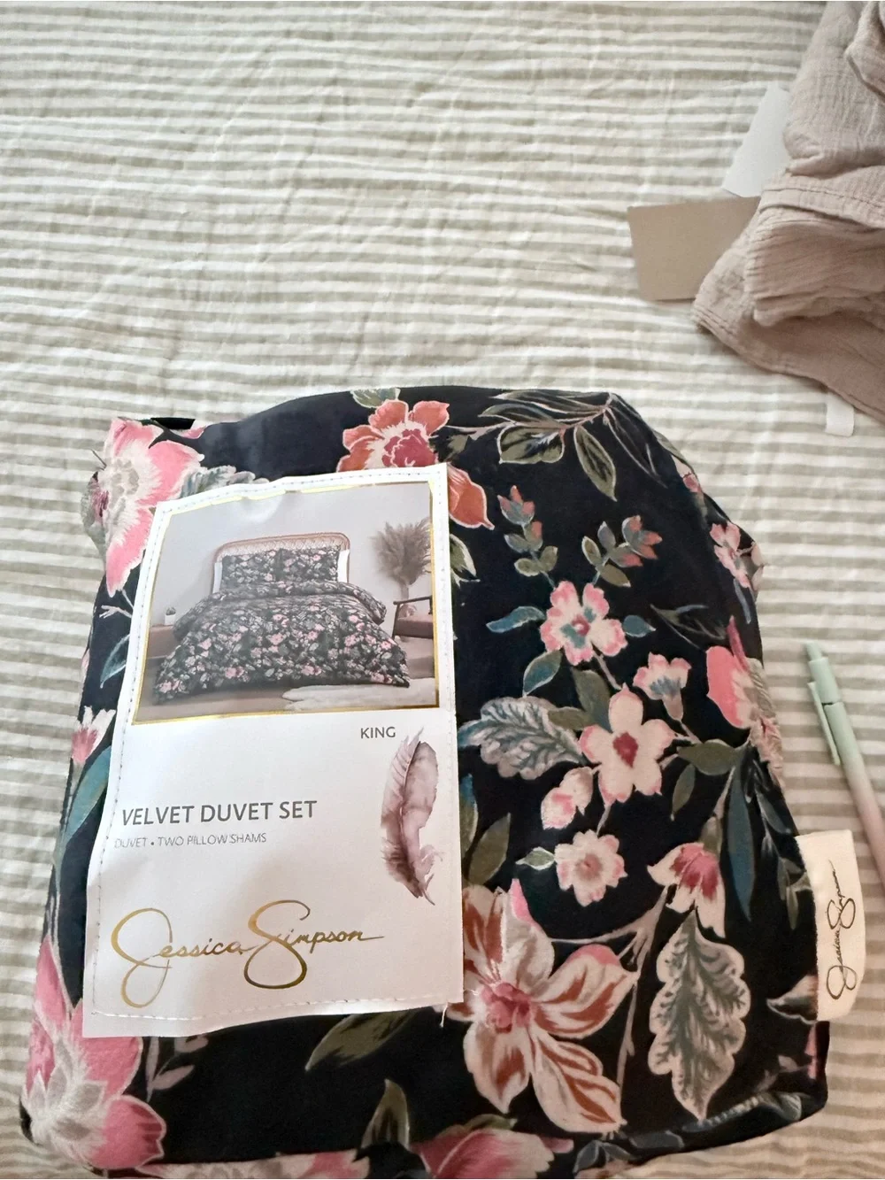Jessica Simpson Velvet Duvet Set - Black with Pink Floral. Duvet and 2 shams!
